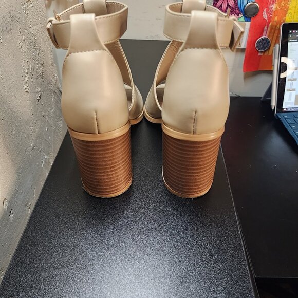 NWOB Khaki Colored Chunky Peep Toe 3" Block Heel Sandals - Picture 8 of 9